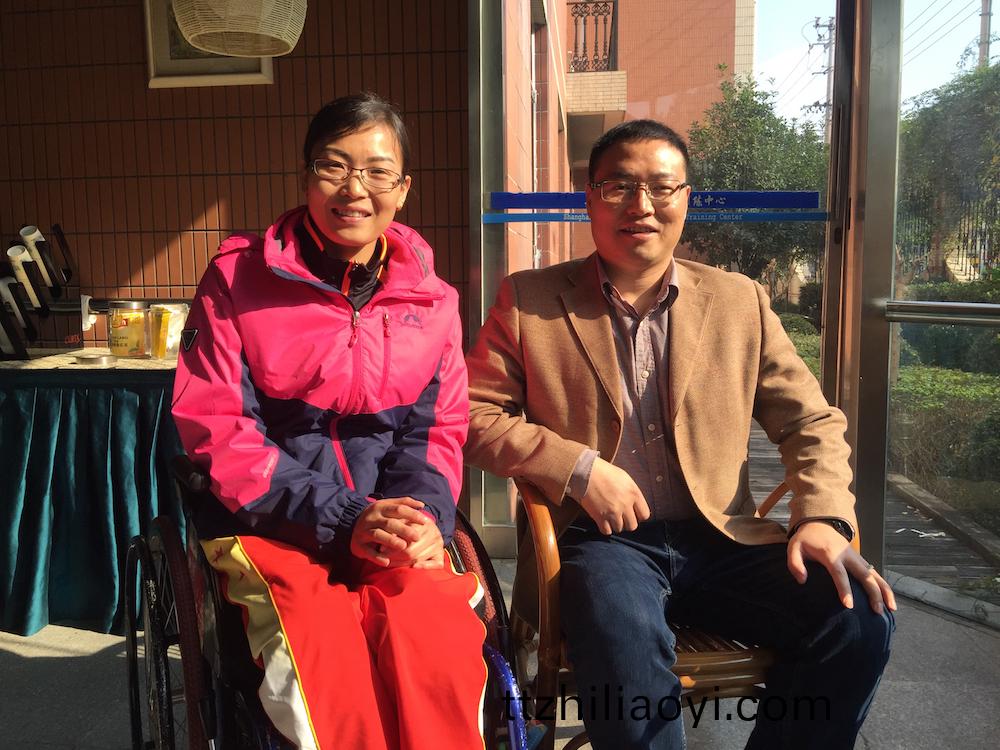 擊(ji)劒冠軍週(zhou)景景(jing)的(de)吉(ji)芮(rui)輪(lun)椅(yi)